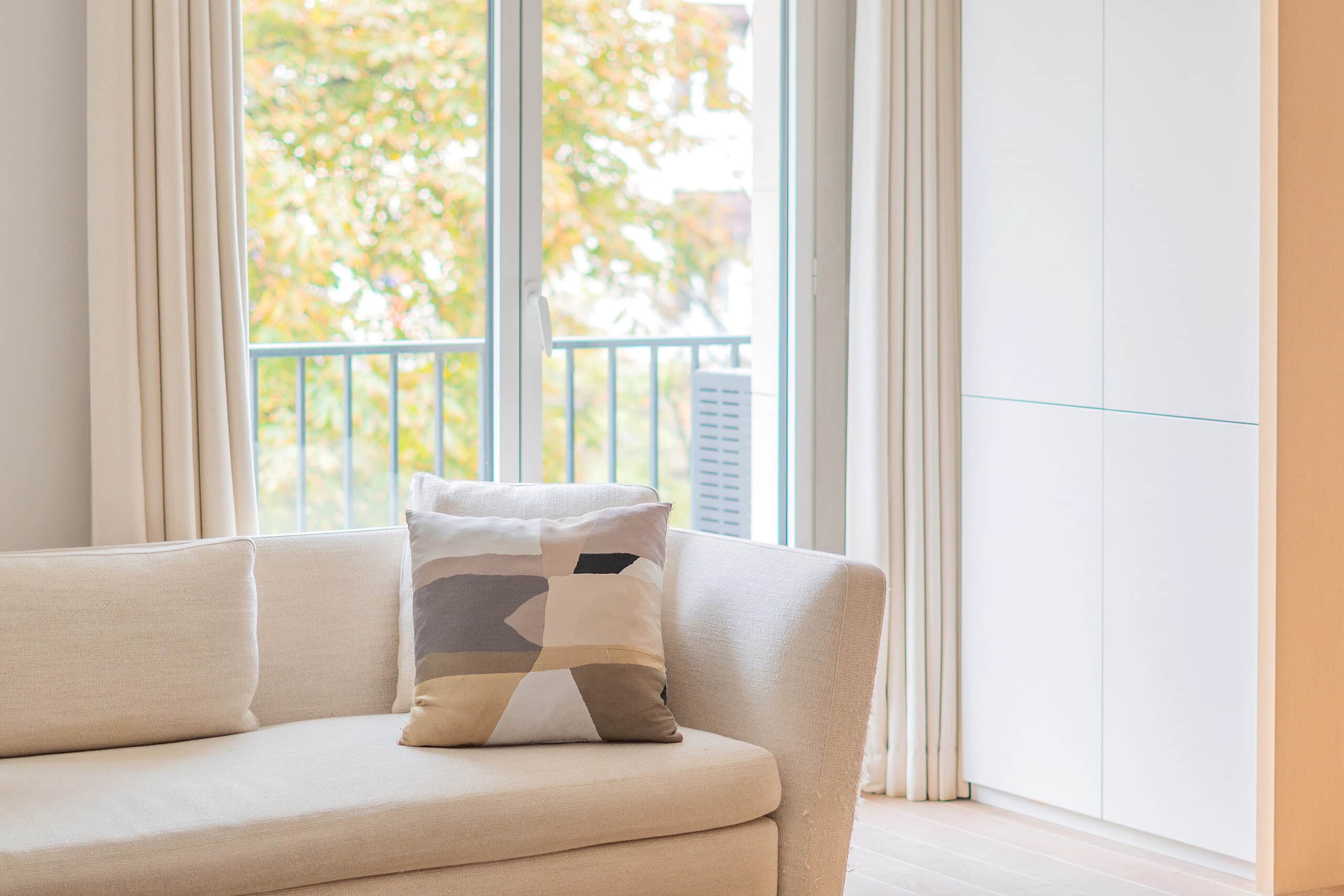 AIP02008-HDR_27082457