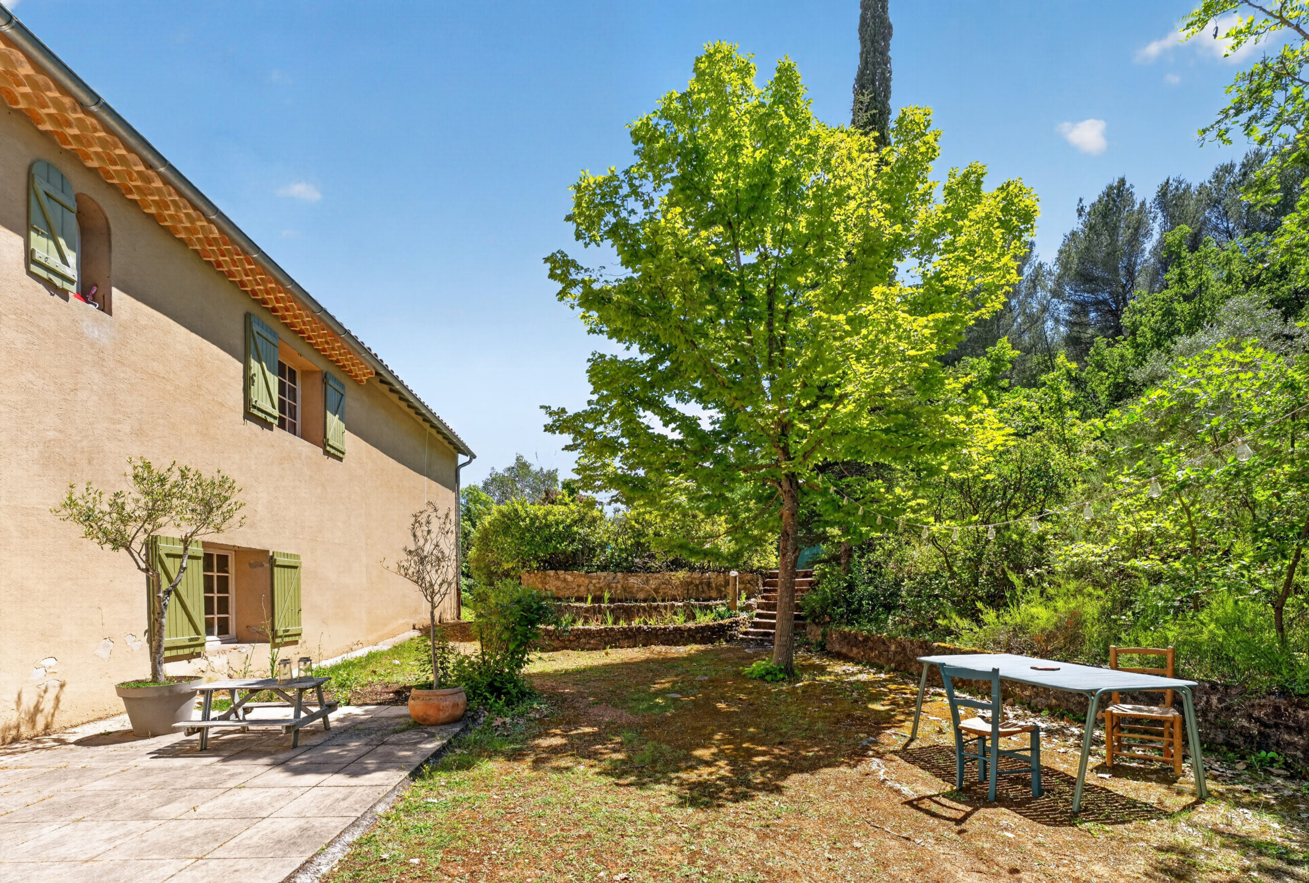 Photographe immobilier Aix en Provence - maison de caractère avec jardin et ambiance provençale