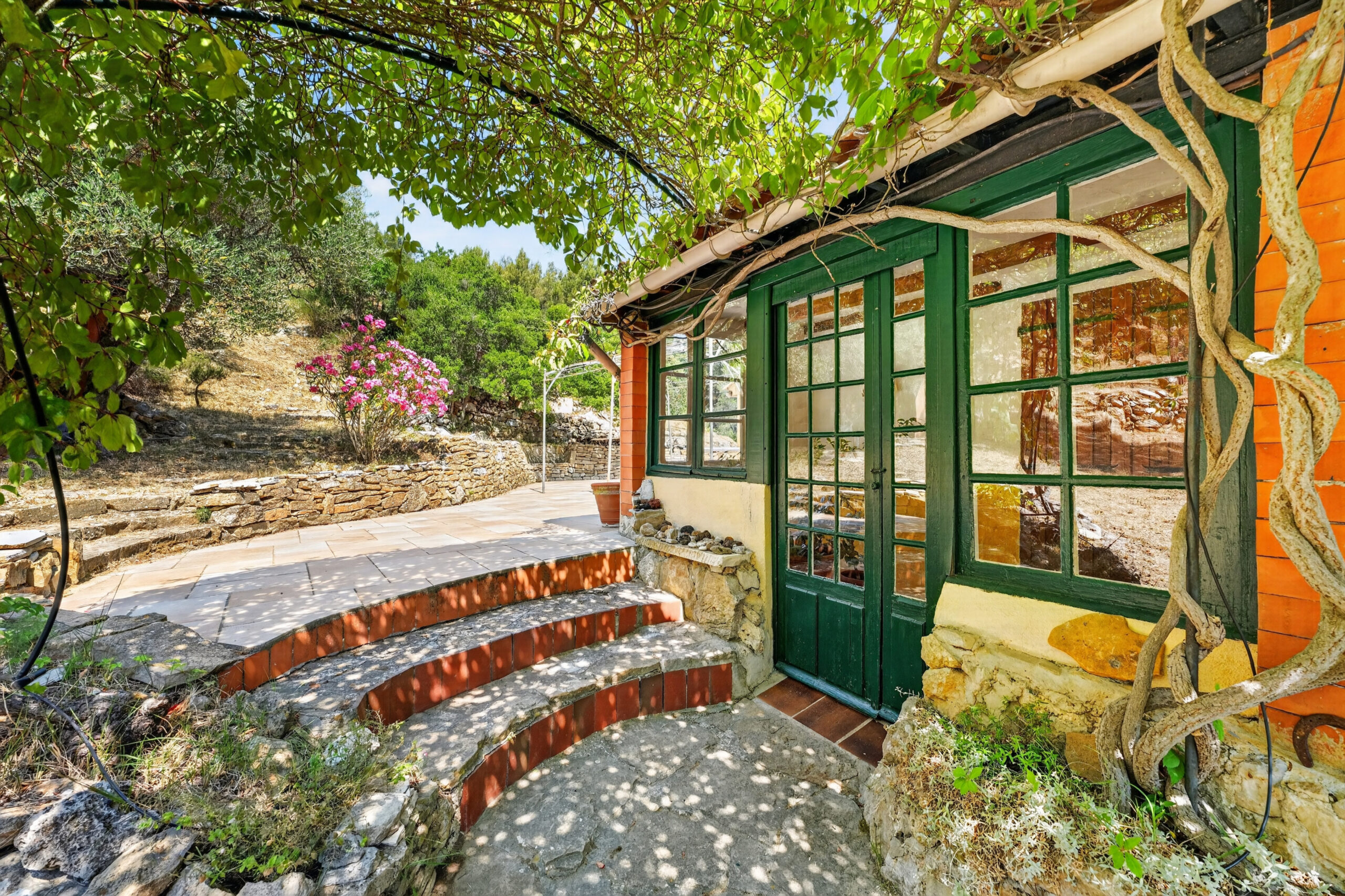Photographe immobilier Aix en Provence - reportage photo professionnel pour maison avec extérieur