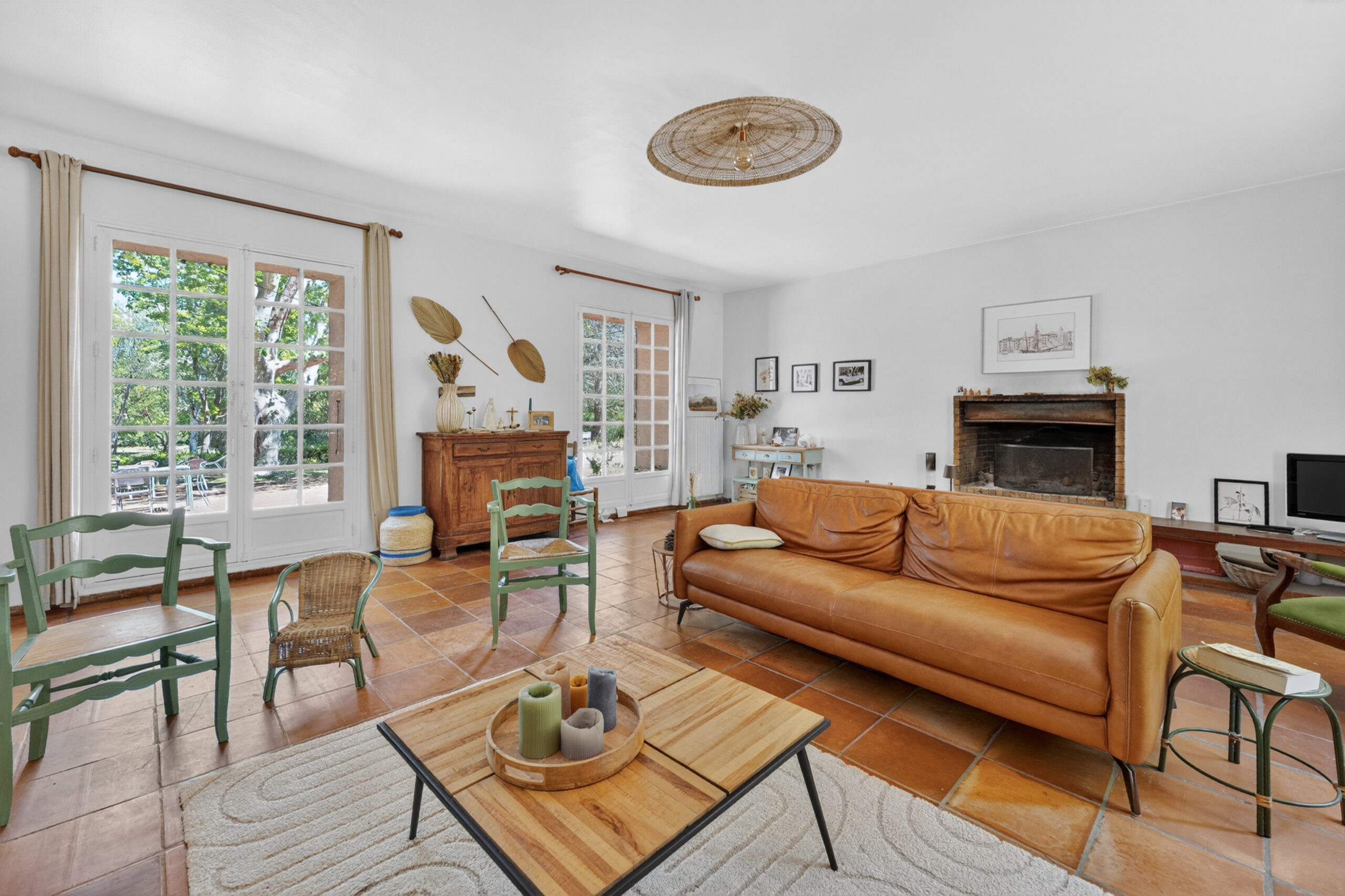 Photographe immobilier Aix en Provence - villa provençale avec extérieur lumineux photographiée par LumyMe