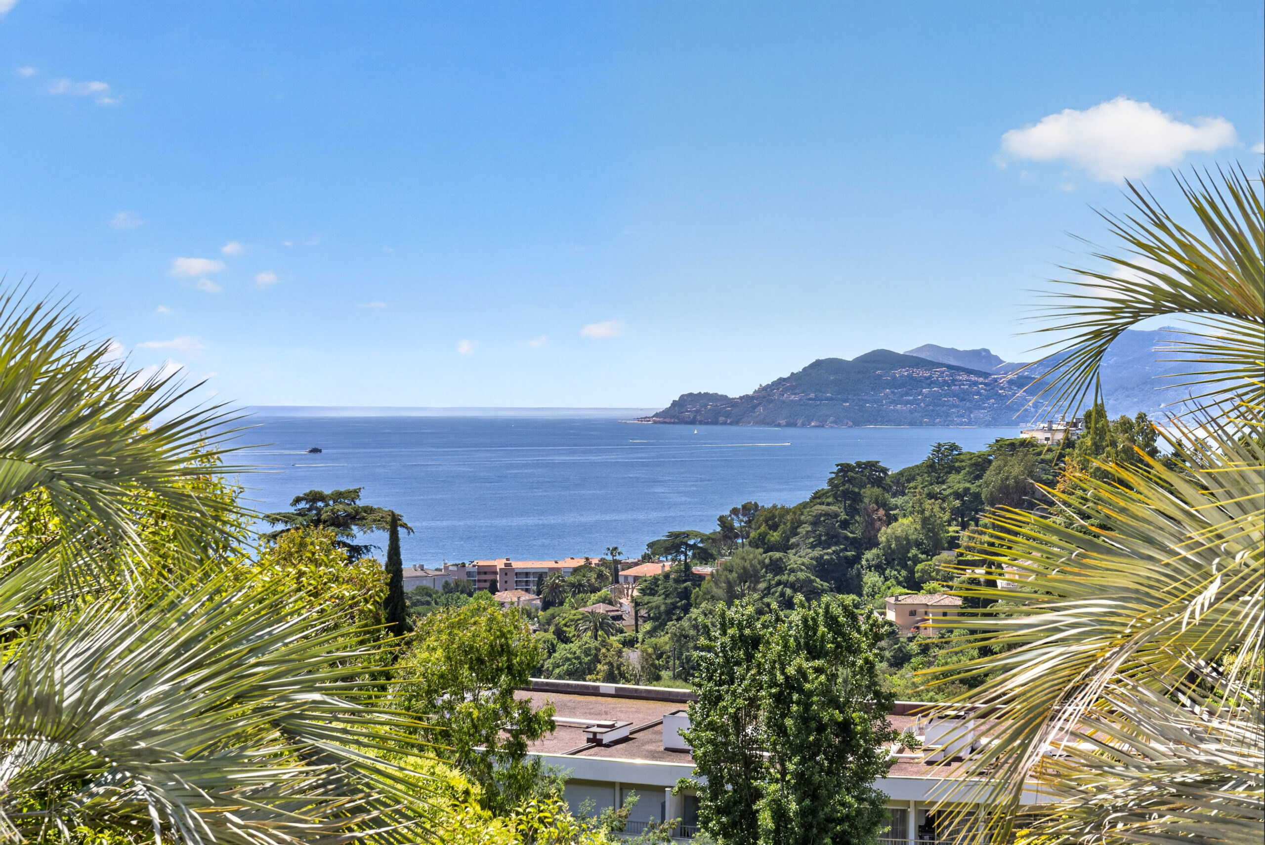 Photographe immobilier Antibes - photo professionnelle de villa sur la Côte d’Azur