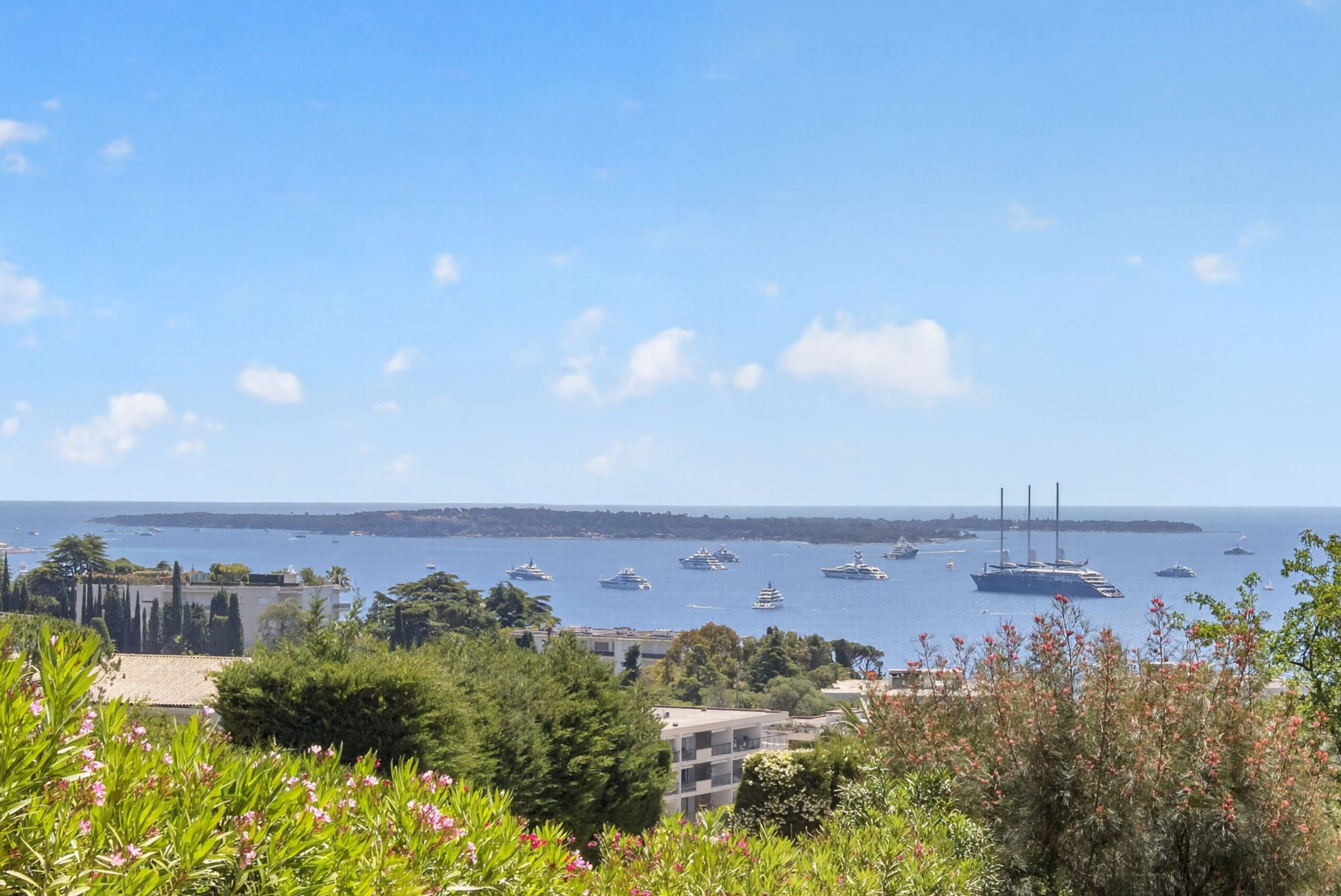 Photographe immobilier Nice - reportage professionnel pour appartement avec vue et bien haut de gamme
