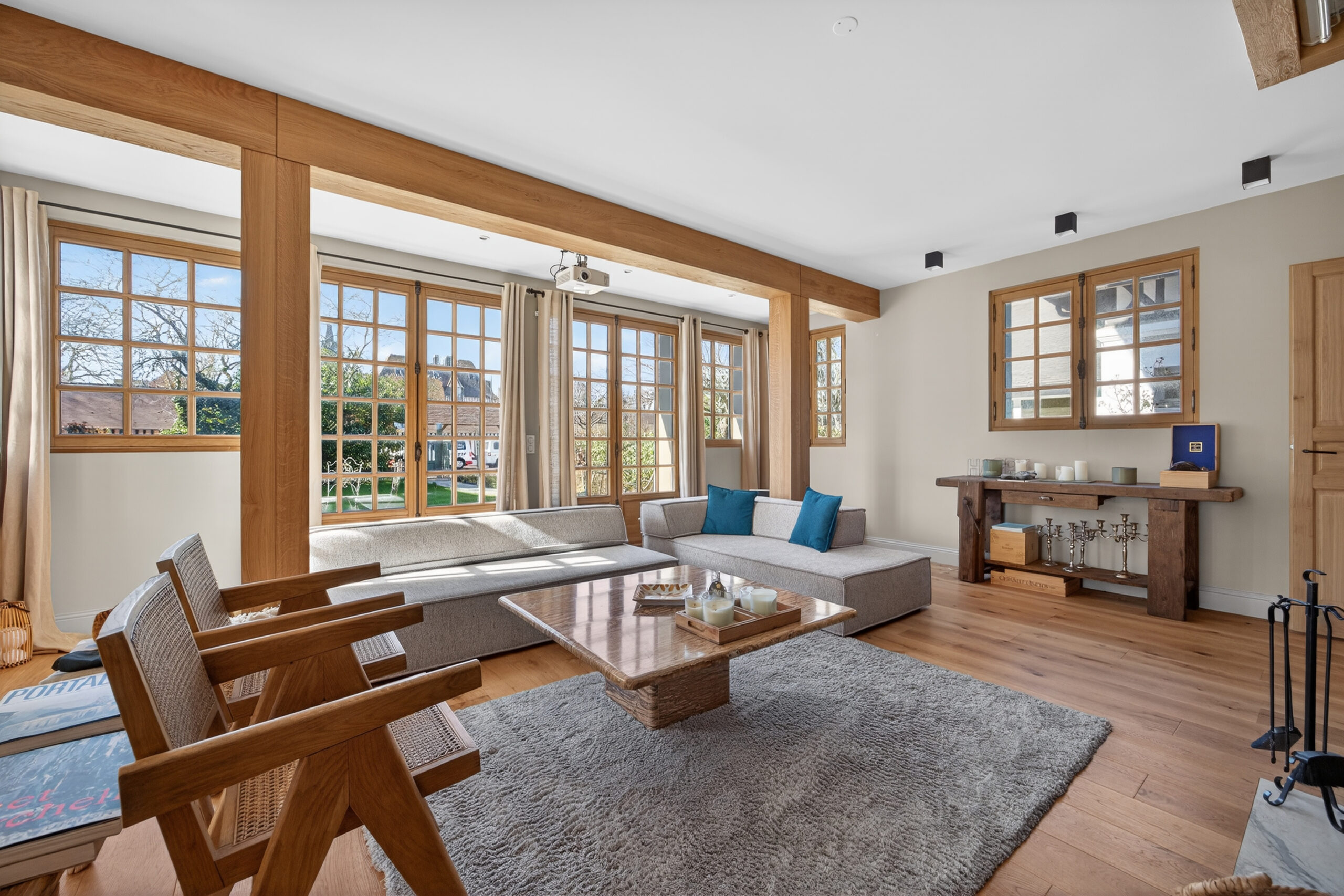 Photographe immobilier Tourgéville - photographie immobilière premium pour propriété avec jardin