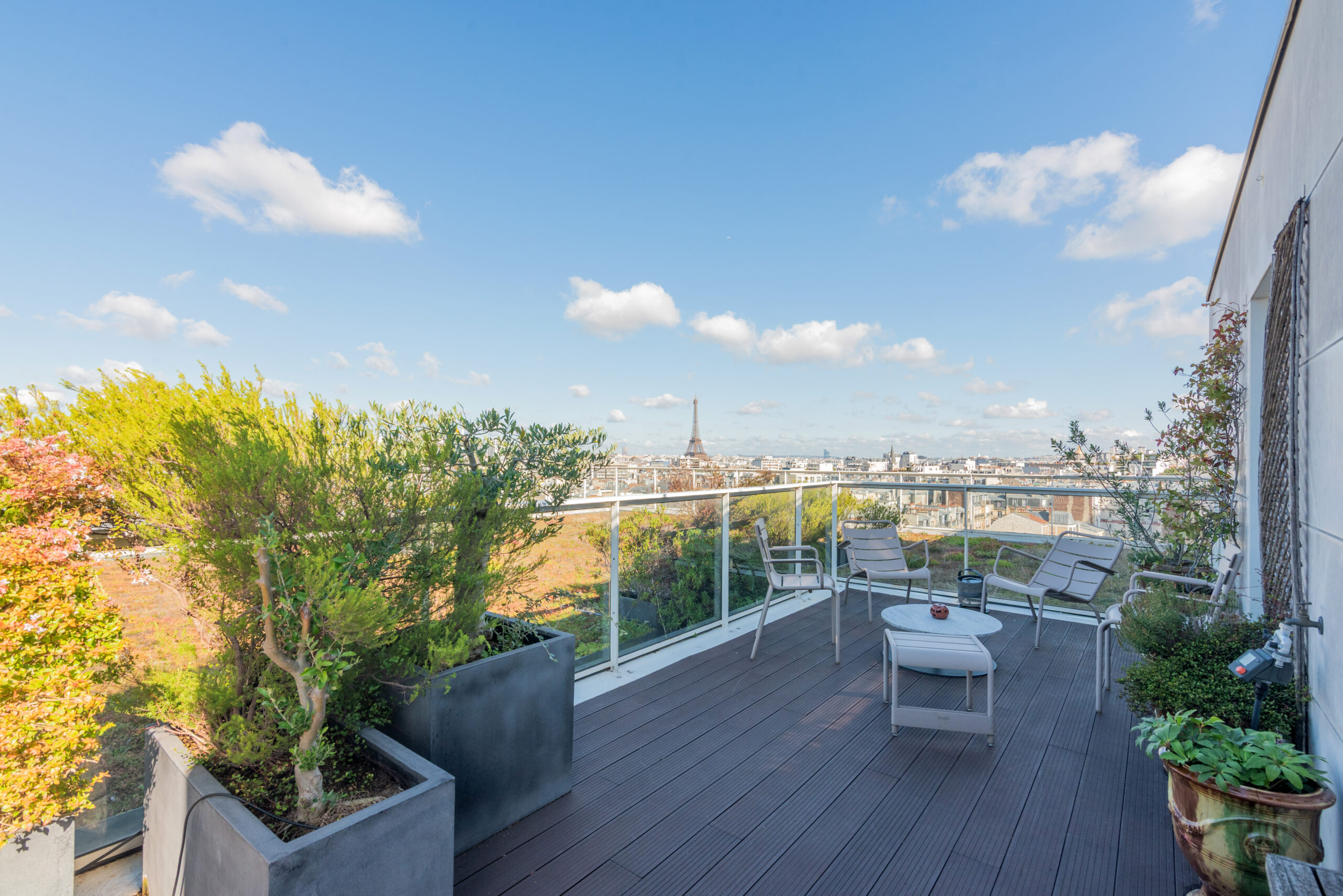 Photographie immobilière Paris - appartement ancien ou rénové photographié pour agence immobilière