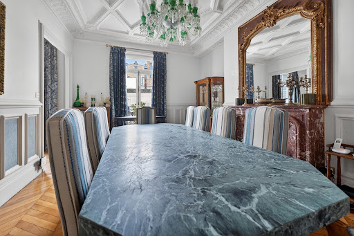 Photographie immobilière Paris - erreur à éviter avec table à manger trop présente au premier plan